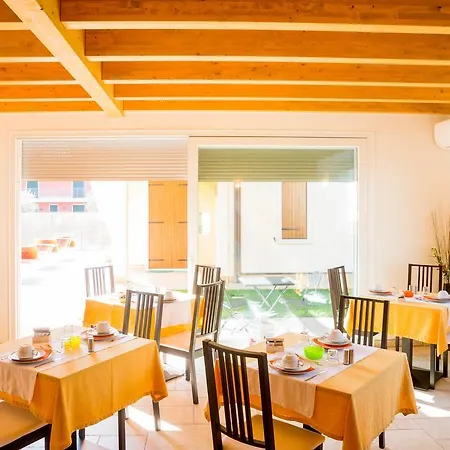 Abelia Bed and breakfast Colà